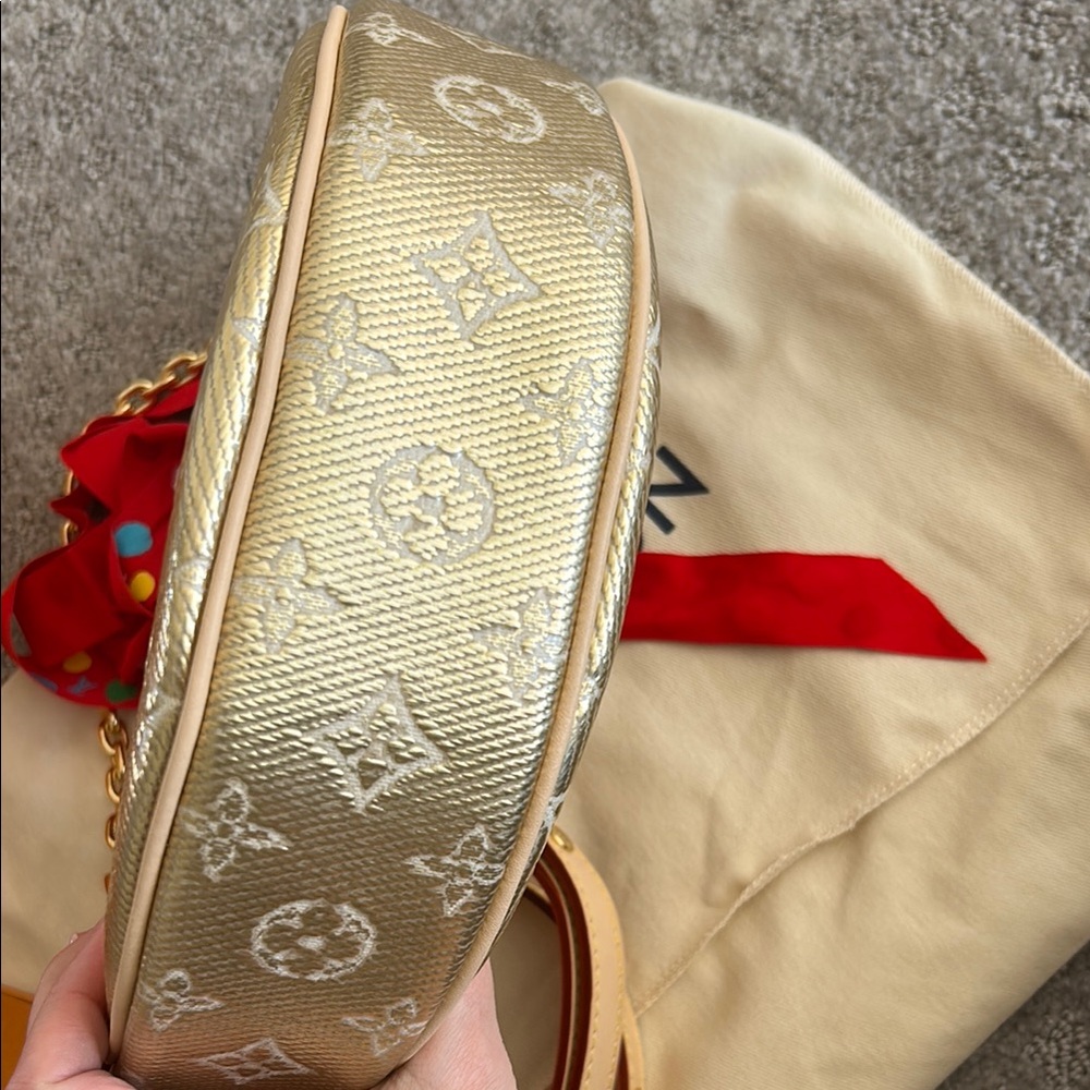 Louis Vuitton Monoglam Loop Bag - Picture 4 of 8